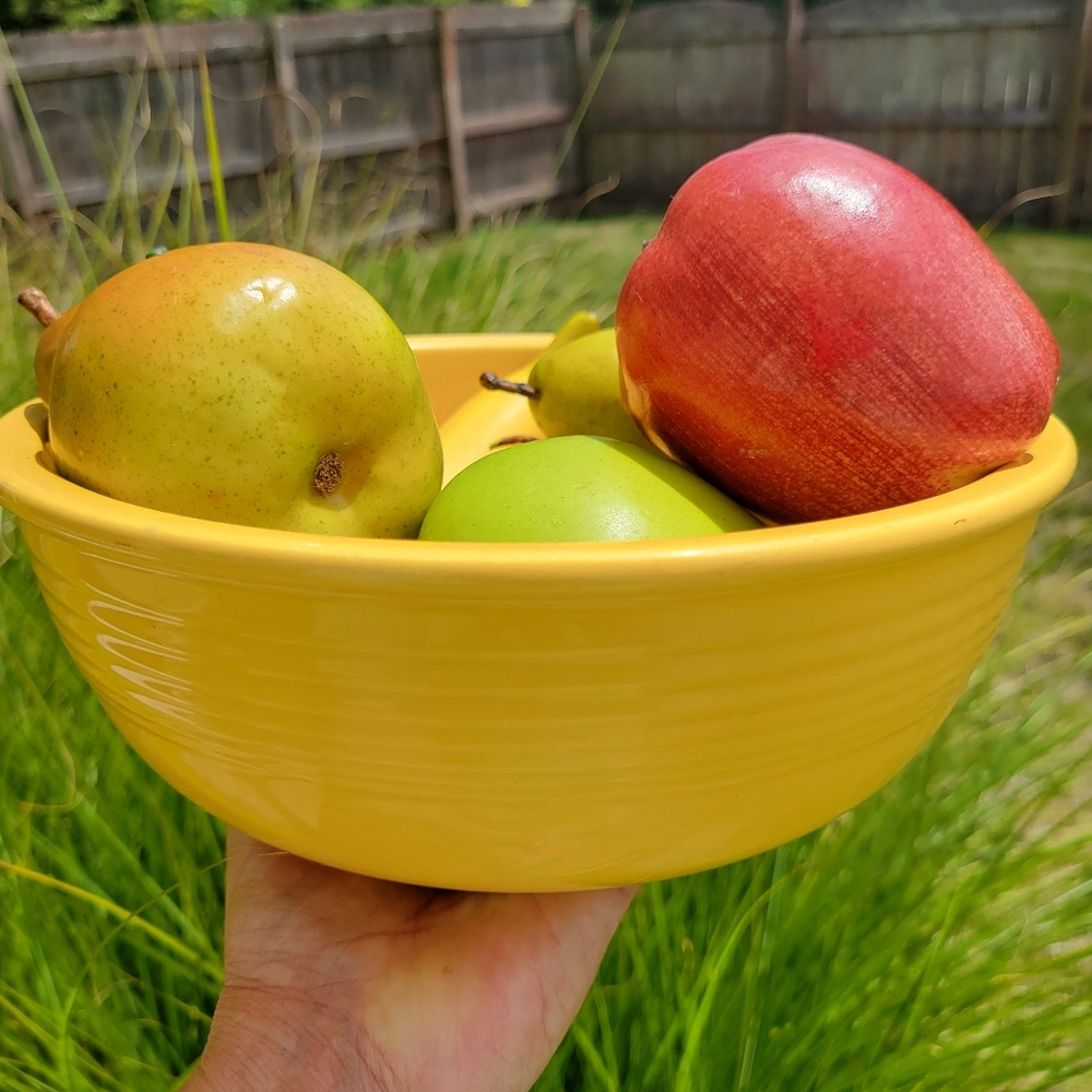 Fiesta Vintage Unlisted Promotional Salad Bowl ~ Yellow~ HTF ~ Flawed 😪